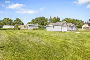 140 E Walnut St, Cedarville, IL 61013 - Photo 34