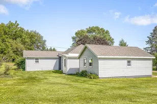 140 E Walnut St, Cedarville, IL 61013 - Photo 6