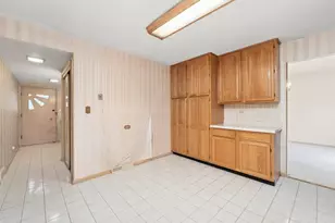 541 E 168th St, South Holland, IL 60473 - Photo 12