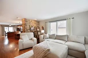 4675 Olmstead Dr, Hoffman Estates, IL 60192 - Photo 4