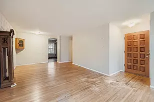 2107 Kirchoff Rd, Rolling Meadows, IL 60008 - Photo 4