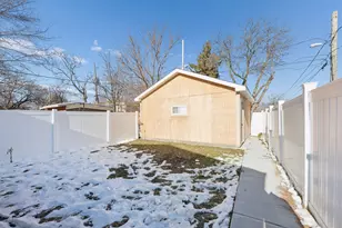 76 E 100th Pl, Chicago, IL 60628 - Photo 16