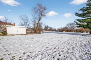 871 S Chatham Ave, Addison, IL 60101 - Photo 18