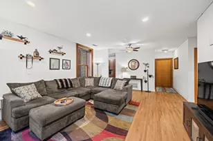 550 W Surf St, Chicago, IL 60657 - Photo 6