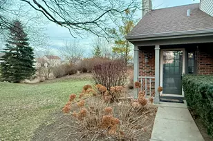 384 Bentley Pl, Buffalo Grove, IL 60089 - Photo 2