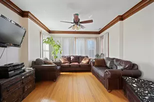 9517 S Escanaba Ave, Chicago, IL 60617 - Photo 4