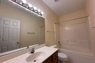 437 Pine Lake Cir, Vernon Hills, IL 60061 - Photo 8