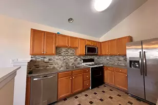 437 Pine Lake Cir, Vernon Hills, IL 60061 - Photo 6