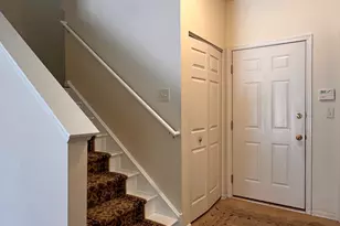 437 Pine Lake Cir, Vernon Hills, IL 60061 - Photo 2