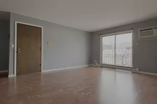 175 N Waters Edge Dr, Glendale Heights, IL 60139 - Photo 2