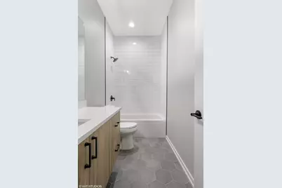 648 E Bowen Avenue #3, Chicago, IL 60653 - Photo 10