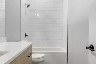 648 E Bowen Ave, Chicago, IL 60653 - Photo 10