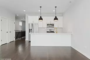 648 E Bowen Ave, Chicago, IL 60653 - Photo 6