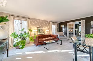 1 Astor Ct, Lincolnshire, IL 60045 - Photo 4