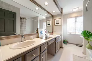 1 Astor Ct, Lincolnshire, IL 60045 - Photo 16