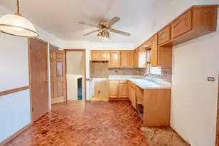 9039 Windsor Dr, Palos Hills, IL 60465 - Photo 4