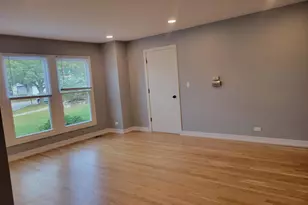 1001 E Callero Cir, Mount Prospect, IL 60056 - Photo 2