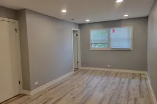 1001 E Callero Cir, Mount Prospect, IL 60056 - Photo 12