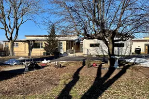 304 E Hawthorne Dr, Round Lake Beach, IL 60073 - Photo 4