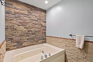 221 Sandy Point Ln, Lake Zurich, IL 60047 - Photo 32