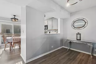 307 E Victoria Cir, North Aurora, IL 60542 - Photo 6