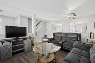 307 E Victoria Cir, North Aurora, IL 60542 - Photo 4