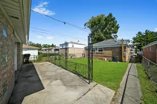 120 Hyde Park Ave, Bellwood, IL 60104 - Photo 6