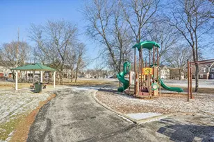 615 Grosse Pointe Cir, Vernon Hills, IL 60061 - Photo 32