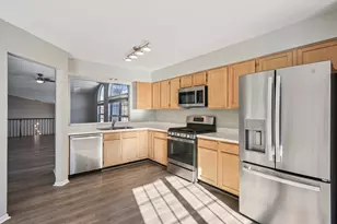 615 Grosse Pointe Cir, Vernon Hills, IL 60061 - Photo 10