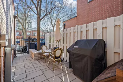 227 W Goethe Street, Chicago, IL 60610 - Photo 12