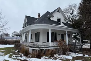 201 S Elida St, Winnebago, IL 61088 - Photo 2