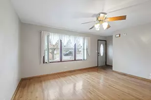 933 Ridge Ave, Mundelein, IL 60060 - Photo 2