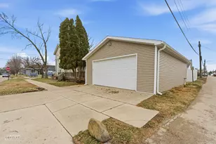 328 E Superior St, Ottawa, IL 61350 - Photo 4