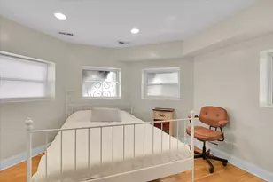 1647 W Sherwin Ave, Chicago, IL 60626 - Photo 12