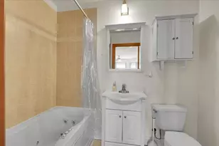 1647 W Sherwin Ave, Chicago, IL 60626 - Photo 10