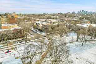 1647 W Sherwin Ave, Chicago, IL 60626 - Photo 2