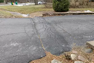 21 Sequoia Rd, Hawthorn Woods, IL 60047 - Photo 2