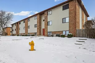 1916 Tracy Dr, Bloomington, IL 61704 - Photo 2