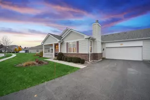 672 N Falls Circle, Pingree Grove, IL 60140 - Photo 4