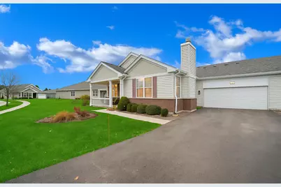 672 N Falls Circle, Pingree Grove, IL 60140 - Photo 2