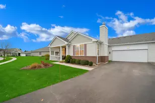 672 N Falls Circle, Pingree Grove, IL 60140 - Photo 2