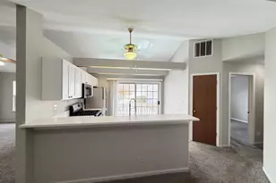 1202 Ballantrae Pl, Mundelein, IL 60060 - Photo 8