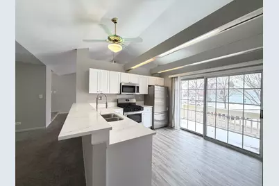 1202 Ballantrae Place #E, Mundelein, IL 60060 - Photo 6