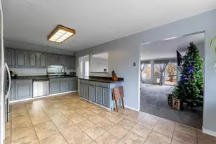 313 Jackson St, Park Forest, IL 60466 - Photo 4