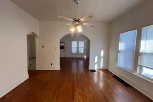 519 E Empire St, Freeport, IL 61032 - Photo 4