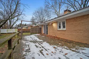 7 Walker Dr, Bloomington, IL 61701 - Photo 16