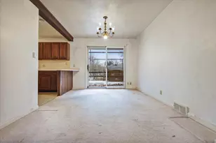 7 Walker Dr, Bloomington, IL 61701 - Photo 4