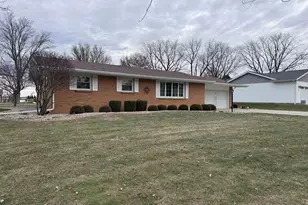 918 E Le Fevre Ave, Gibson City, IL 60936 - Photo 2