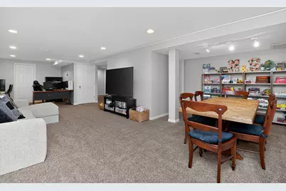 4781 Highwood Lane, Lake in the Hills, IL 60156 - Photo 24