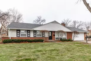 1240 Warrington Rd, Deerfield, IL 60015 - Photo 1